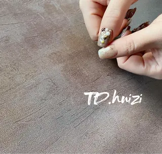 ミディアム めぐみのネイルサロン スタッフ練習のネイルデザイン