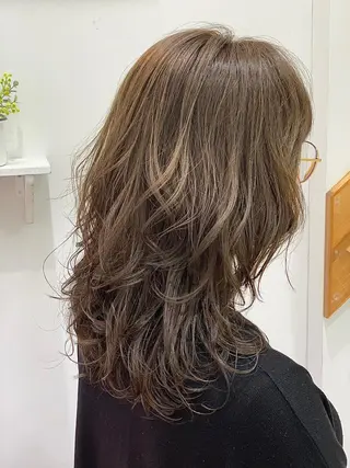 セミロング カラー ヘアアレンジ にいた　かづしげのヘアスタイル