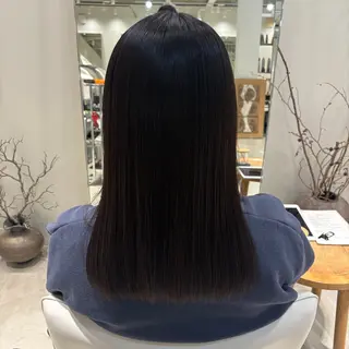 セミロング パーマ illatos サヤナのヘアスタイル