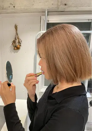 カラー ミルクティーベージュ ブリーチ🖤サヤカのヘアスタイル