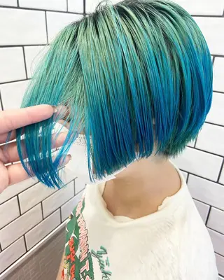 ショート カラー MIFA レイヤー／パーマのヘアスタイル