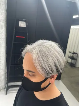 ショート カラー TAKUMI .のヘアスタイル