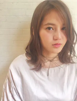 ミディアム カラー 齋藤 咲のヘアスタイル