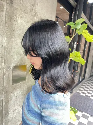 セミロング 🫧ハイライトカラー 🫧 𝓜𝓘𝓤のヘアスタイル