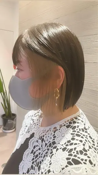 ショート カラー サキ🤍ハイトーン 🩰くびれ巻きヘアのヘアスタイル