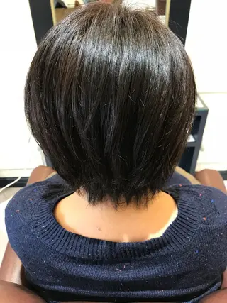 ショート カラー 粟田 めぐみのヘアスタイル