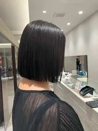 ショート カラー サキ🤍ハイトーン 🩰くびれ巻きヘアのヘアスタイル