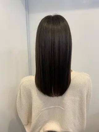 ミディアム トップ スタイリストのヘアスタイル