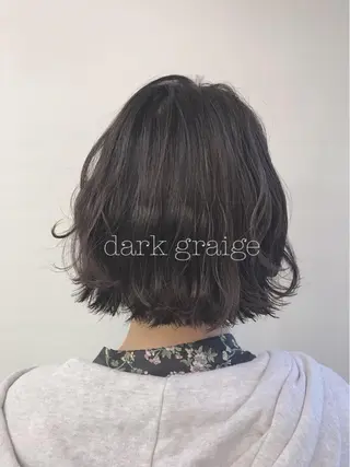 ショート カラー ぱつっとボブ/ 小野あかねのヘアスタイル