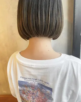 ショート カラー ツキノキ ミナのヘアスタイル