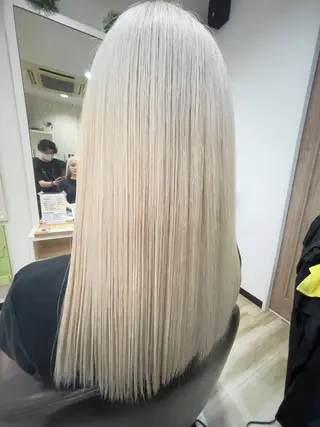 セミロング カラー 🌈派手髪ハイトーン 🌈鈴木亮太🌈のヘアスタイル