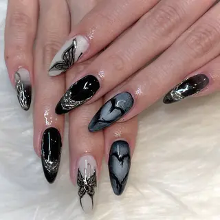 ネイル moca心斎橋店 Aina🐈⬛🤍のネイルデザイン