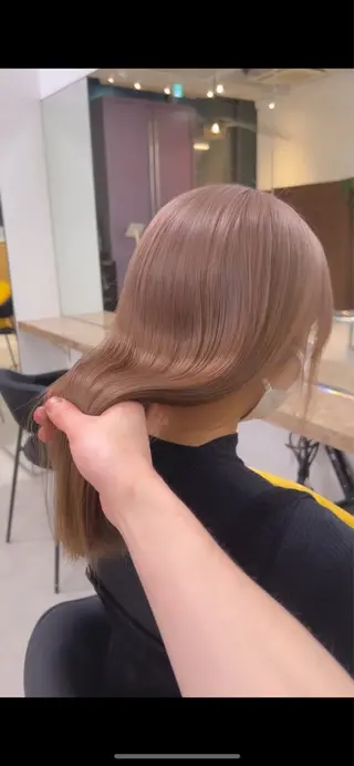 ロング ハイトーン/透明感 カラー/レイヤーのヘアスタイル