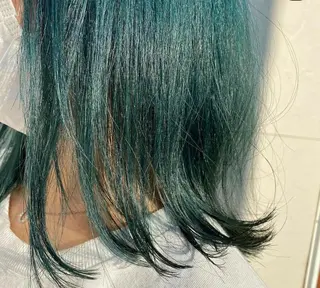 ミディアム カラー 麻生 真子のヘアスタイル