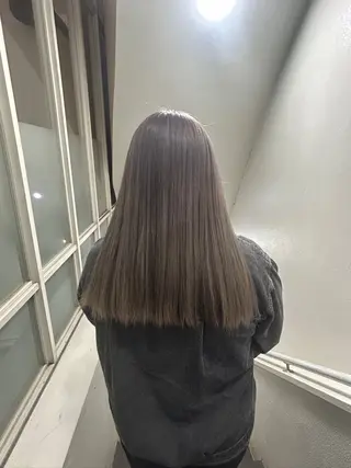 セミロング 渡部 まひろのヘアスタイル