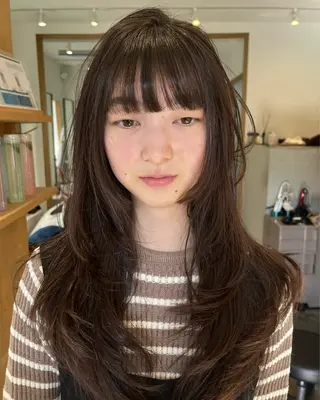 ロング YUI／レイヤー カット/透明感カラーのヘアスタイル