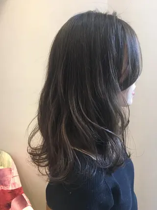 セミロング カラー 鈴木 麻希のヘアスタイル
