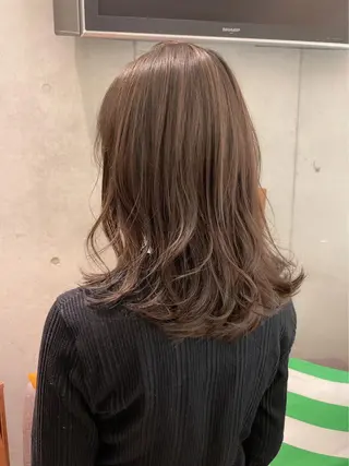 セミロング カラー 増渕 里奈のヘアスタイル