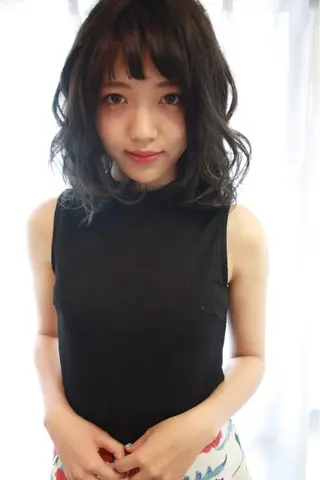 ミディアム カラー パーマ tuuli トゥーリのヘアスタイル