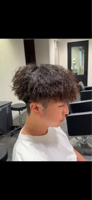 ミディアム パーマ メンズ メンズパーマ特化 美容師kouyaのヘアスタイル