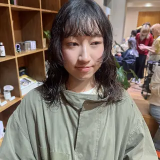 ミディアム パーマ 大橋 芽衣のヘアスタイル