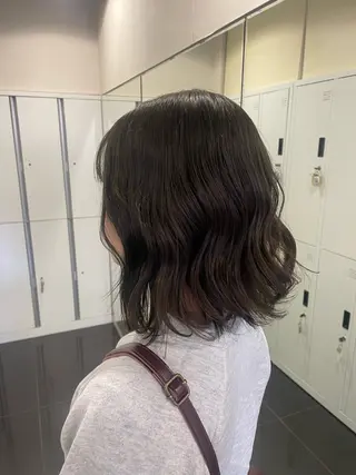 ミディアム カラー 垢抜け小顔レイヤー オリーブ/スミレのヘアスタイル