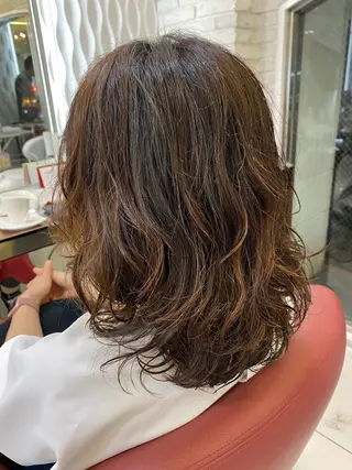 ミディアム パーマ 瀬川 茉衣子のヘアスタイル