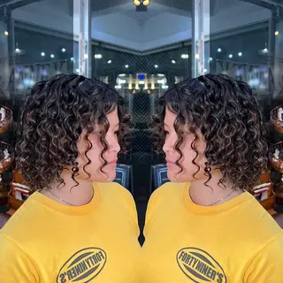 ミディアム パーマ ハイライト/レイヤー /ハイトーン/AOIのヘアスタイル