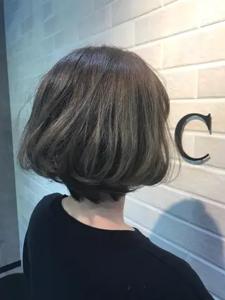 ミディアム カラー LACHIC LISAのヘアスタイル