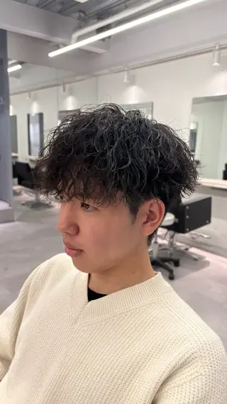 ミディアム パーマ メンズ 高橋 周のヘアスタイル