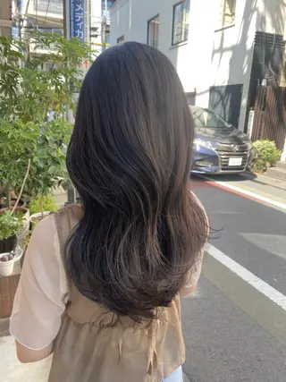 セミロング カラー AYANO ／レイヤー／オリーブのヘアスタイル