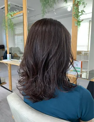 セミロング カラー ツヤカラー🤍 ARISAのヘアスタイル