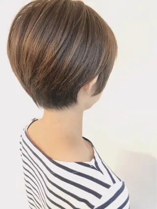 ショート カラー 日高 香織のヘアスタイル