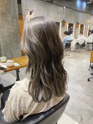 セミロング カラー 透明感カラー🌿 グレージュ🐺陽介のヘアスタイル