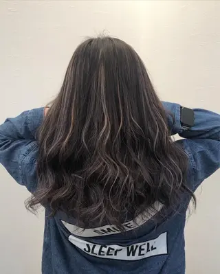 カラー ツノガイ エリのヘアスタイル