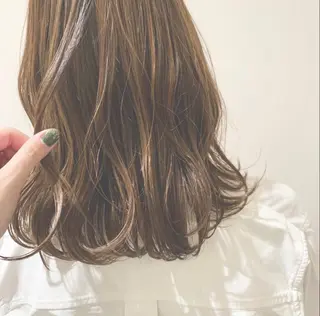 セミロング カラー ヘアアレンジ 高井瑠華🌼 ストカールカット特化のヘアスタイル