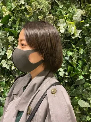 ショート カラー 韓国🇰🇷レイヤー カットオリーブカラーのヘアスタイル
