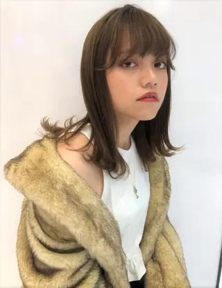 ミディアム カラー 相川 愛実のヘアスタイル