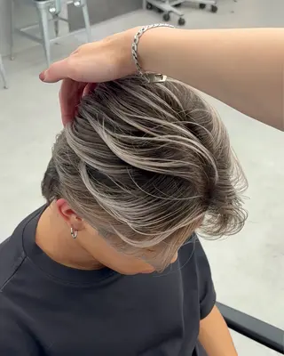 ミディアム メンズ メンズバレイヤージュ 🔥メンズカット🔥のヘアスタイル