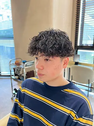 ショート パーマ メンズ 波巻きスパイラルパー マ/シャドウパーマ駿のヘアスタイル