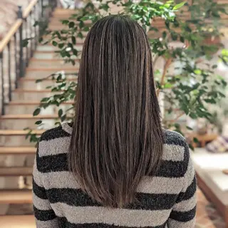 カラー WARREN・TRICOMI NEW YORK 表参道店所属・ハイライト/白髪ぼか し/透明感/惇平のヘアスタイル