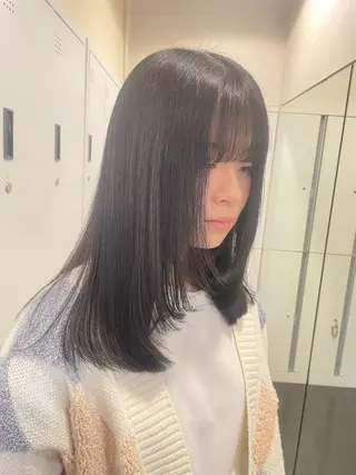 セミロング ハイトーン/レイヤー 似合わせ・ユキノのヘアスタイル