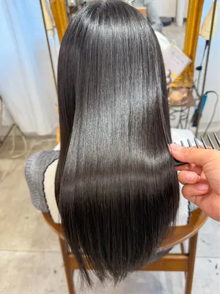 ロング SALOWIN 表参道FLAT店所属・トップスタイリスト澤 奈緒美のヘアスタイル