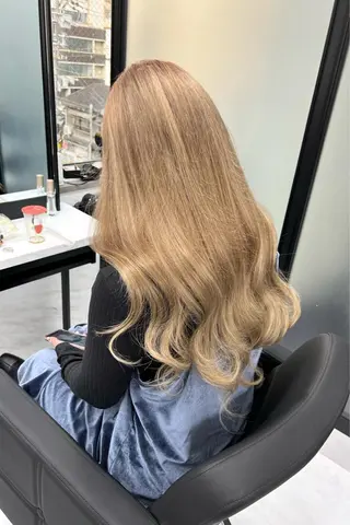 ロング カラー シールエクステ特化 ハイトーン、NANAのヘアスタイル