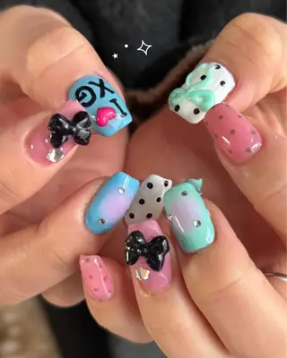 ネイル 🪐富島彩夏 /海外nail🪐のネイルデザイン