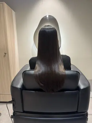 ロング NAVY 橋本心 縮毛矯正のヘアスタイル
