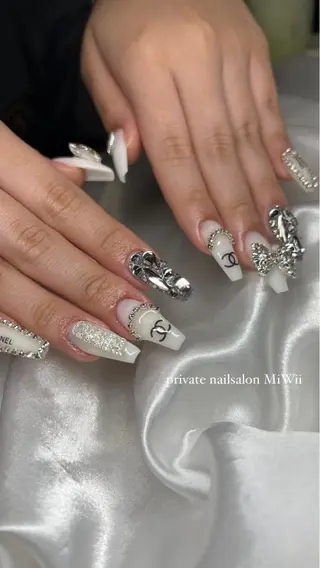 ネイル 𝐧𝐚𝐢𝐥 𝐌𝐢𝐖𝐢𝐢のネイルデザイン