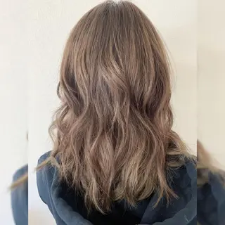 ミディアム 開發 紗貴のヘアスタイル