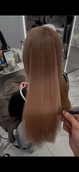 ロング 艶髪ハイトーン✖️ デザインシュンペイのヘアスタイル