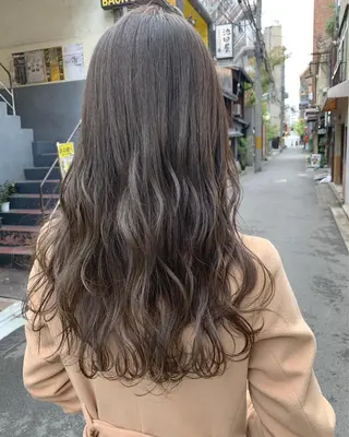 セミロング カラー 西村あきや トレンド韓国ヘアのヘアスタイル